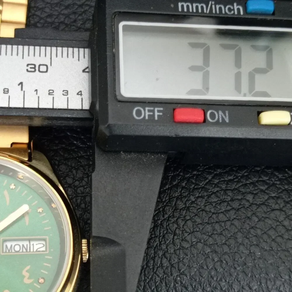 Vintage 1979 Seiko Automatic Mens Gold Watch W/daydate & Green accents